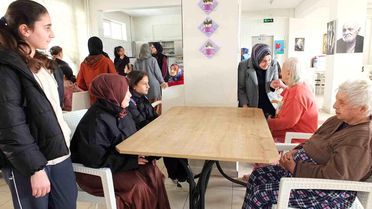 Öğrencilerden Huzurevi Ziyareti