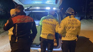 Bolu'da polis, durdurduğu aracın sürücüsüne hangi suçtan ceza yazacağını şaşırdı