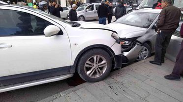 Erzincan'da Trafik Kazası: 2 Yaralı