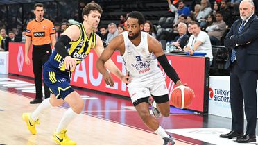 Fenerbahçe, Anadolu Efes'i Mağlup Etti