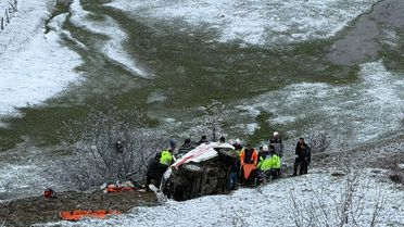 Ambulans Uçuruma Yuvarlandı: 1 Ölü, 4 Yaralı