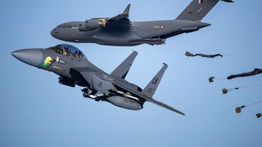 Dünyayı tedirgin eden hareketlilik! Savaş uçakları peş peşe havalandı