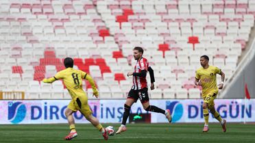 İstanbulspor, Sivasspor'u 3-1'le Geçti