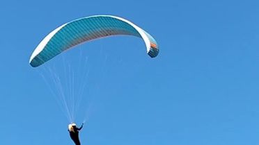 Yamaç Paraşütçüsüne Eğlenceli Çay Daveti