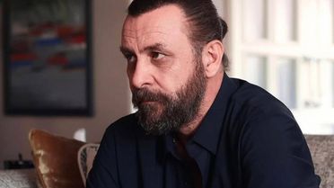 Nejat İşler’den çarpıcı sözler: Bir dekorda yaşıyoruz