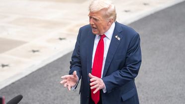 Trump'tan Papa'ya Sert Eleştiri