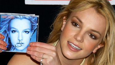 Ünlü şarkıcıyı rehabilitasyon merkezine yatırdılar! 'Dibe vurdu!'