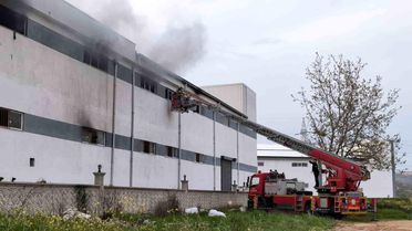 İnegöl'de Mobilya Fabrikasında Yangın