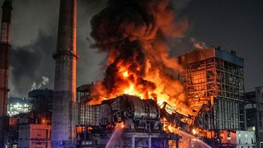 Hindistan'da bir elektrik santralinde meydana gelen patlamada 9 kişi öldü