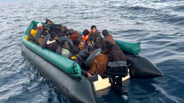 İzmir'de 43 Düzensiz Göçmen Yakalandı