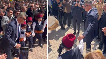 Mendili kapan Sadettin Saran çocuklarla halay çekti