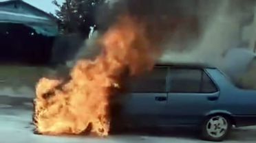 Gürgentepe'de Park Halindeki Araç Yandı