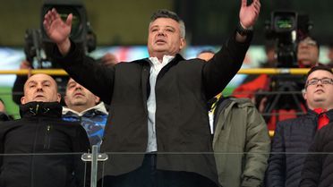 Saran &ccedil;ıldırdı: Takımı paraya boğacak