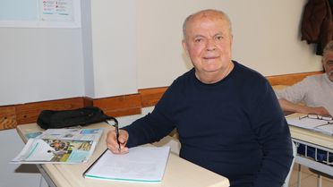 74 Yaşında Torunuyla İletişim İçin İngilizce Öğreniyor