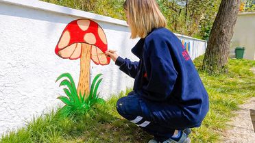 Efeler'in parkları renkleniyor