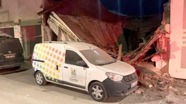 Eskişehir'de Metruk İş Yeri Yıkıldı