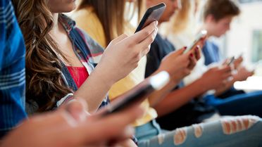 Fransa'da tüm öğrenciler ayakta! Kişisel verileri internete sızdı