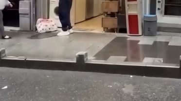 Kadın Spotçuya Yumruk Attı