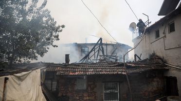 Antalya'da Yangında Kardeşler Kurtarıldı