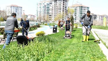 Yeşilyurt'ta park ve yeşil alanlarda bakım ve onarım çalışması