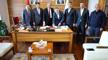 AK Parti'ye katılan Serik Belediye Başkanı Kumbul: 'Hemşehrilerimize en iyi hizmeti sunmak amacıyla yeni bir yol yürümeye karar verdim'