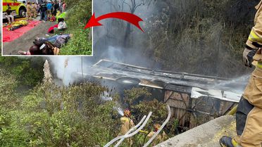 Ekvador'da Otobüs Uçuruma Yuvarlandı