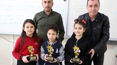 Hakkari'de Öğrencilere Hikaye Kitabı Ödülleri