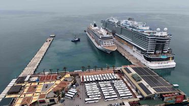 Kuşadası'na 5 Bin Turist Geldi