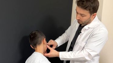 Muş'ta 10 Yaşındaki Çocuğa Mikrocerrahi Operasyon