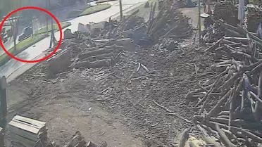 Otomobil ile hafif ticari araç çarpıştı; 3 çocuk yaralı