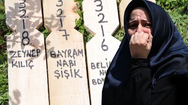 Saldırıda hayatını kaybeden 4 sınıf arkadaşı yan yana toprağa verildi