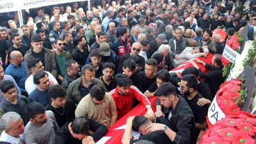 Saldırıda ölen 4 öğrenci gözyaşları içerisinde uğurlandı