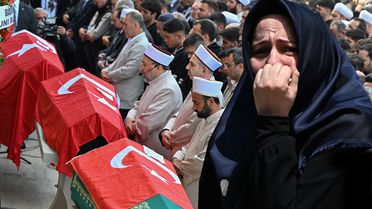 Saldırıda ölen 4 öğrenci gözyaşları içerisinde uğurlandı