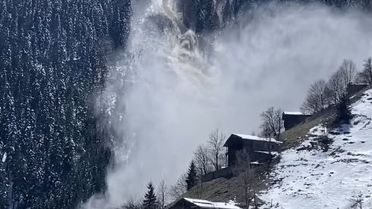 Çaykara'da Çığ Anları Görüntülendi