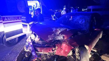 Hatay'da otomobil ağaca çarptı: 3 yaralı