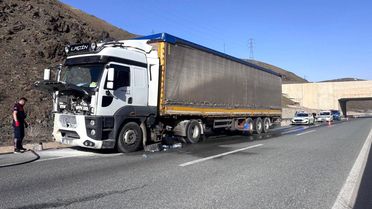 Erzincan-Sivas Karayolunda Tır Yangını