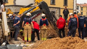 Hayatını kaybeden işçinin cansız bedeni göçük altından çıkarıldı