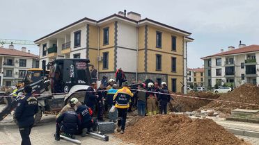 Manisa'da kanalizasyon çalışmasında göçük: 1 işçi toprak altında kaldı