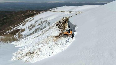 Muş'ta Yoğun Kar, Ekipler Yol Açma Çalışması Yapıyor