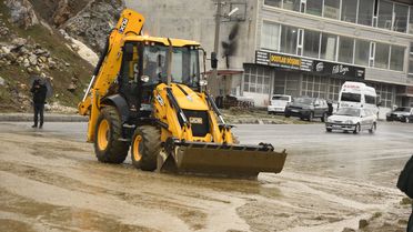 Bitlis'te Heyelan: Yol Yeniden Açıldı