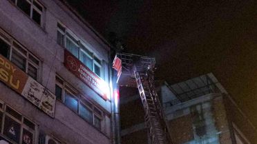 Elazığ'da bacadan yükselen yoğun duman korkuttu