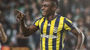 Emenike, Aziz Yıldırım'a olan sevgisini yeniden hatırlattı