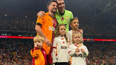 Galatasaray'da eski kaptanlar Muslera ve Mertens dümene geçti