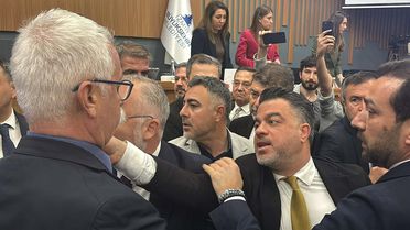 İzmir Meclisinde Arbede