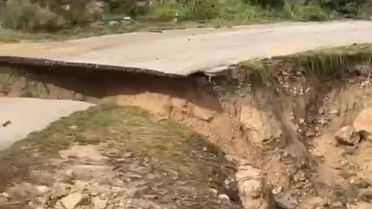 Mersin'de Sağanak Sel, Yol Çöktü