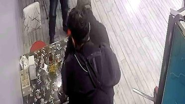 Nefes borusuna çilek takılan döner ustasını kurye kurtardı
