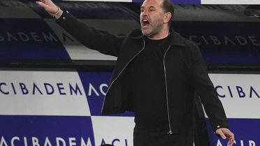 Okan Buruk alınan 3 puan sonrası hakemlere ateş püskürdü