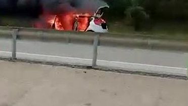 Bursa'da Otomobil Yangını Paniğe Neden Oldu