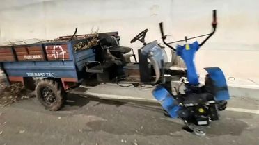 Siirt'te Otomobil ile Tarım Aracı Çarpıştı