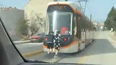 Eskişehir'de Tehlikeli Patenli Yolculuk